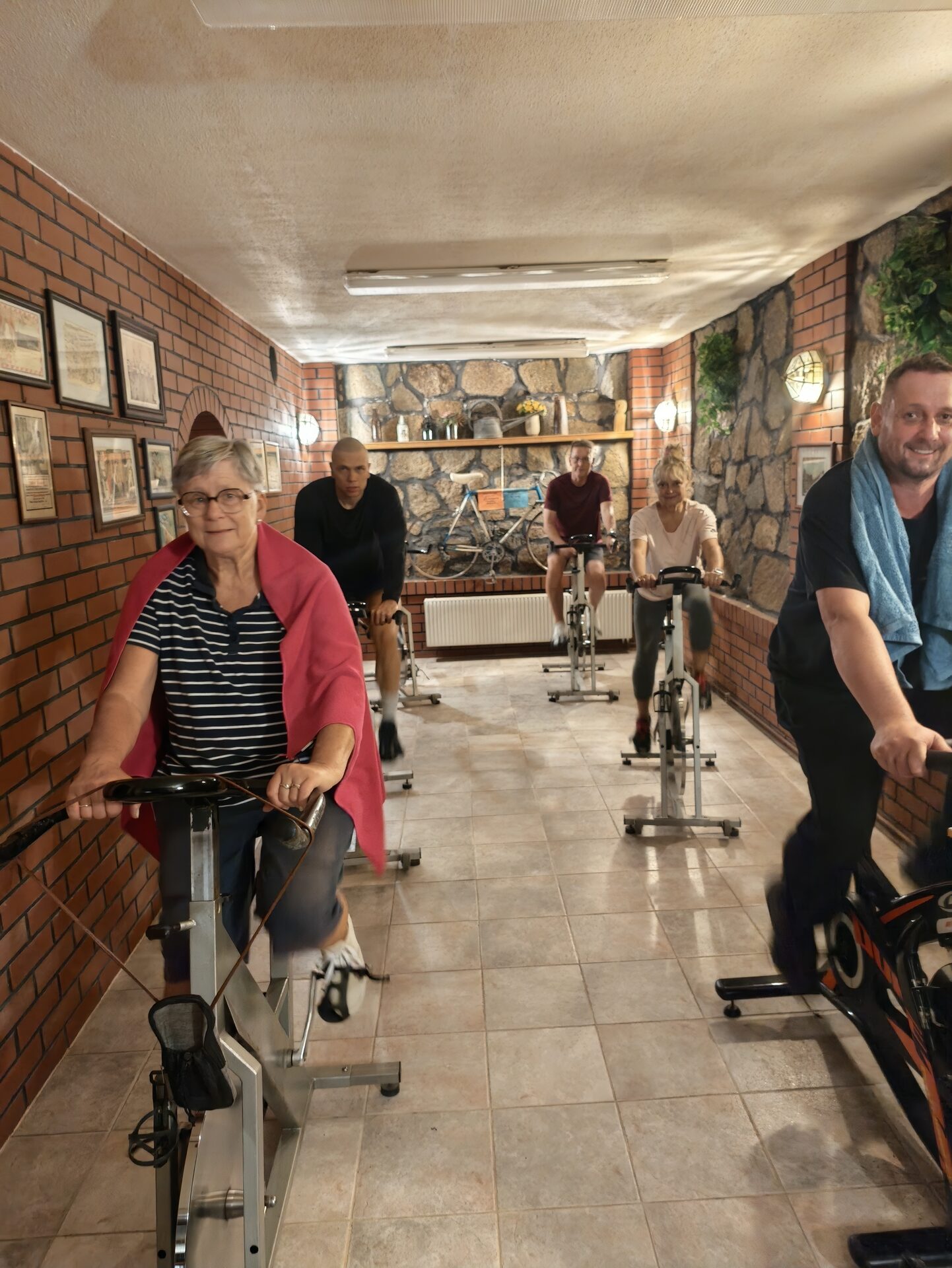 Cycling-Raum mit Indoor-Bikes