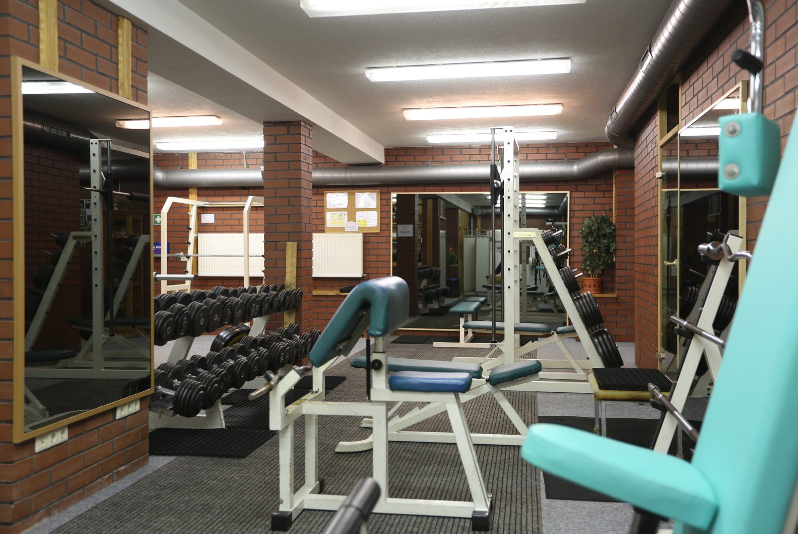 Hantelablage im Trainingsbereich