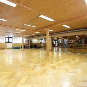 Heller, offener Kursraum im Sportstudio Schönefeld