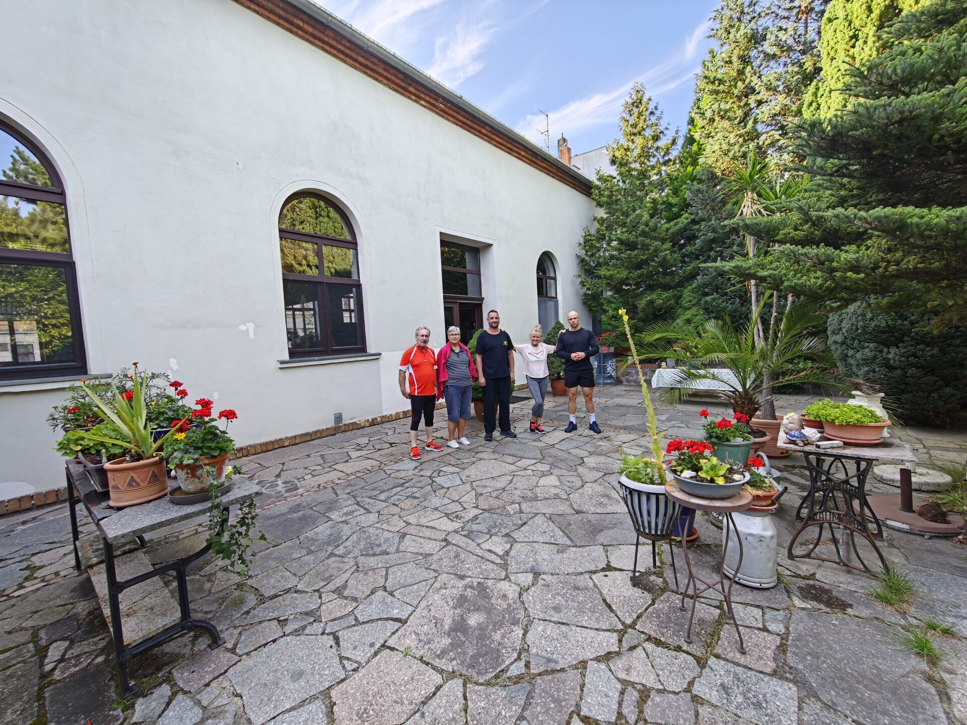 Mitglieder der Genossenschaft im Studiogarten