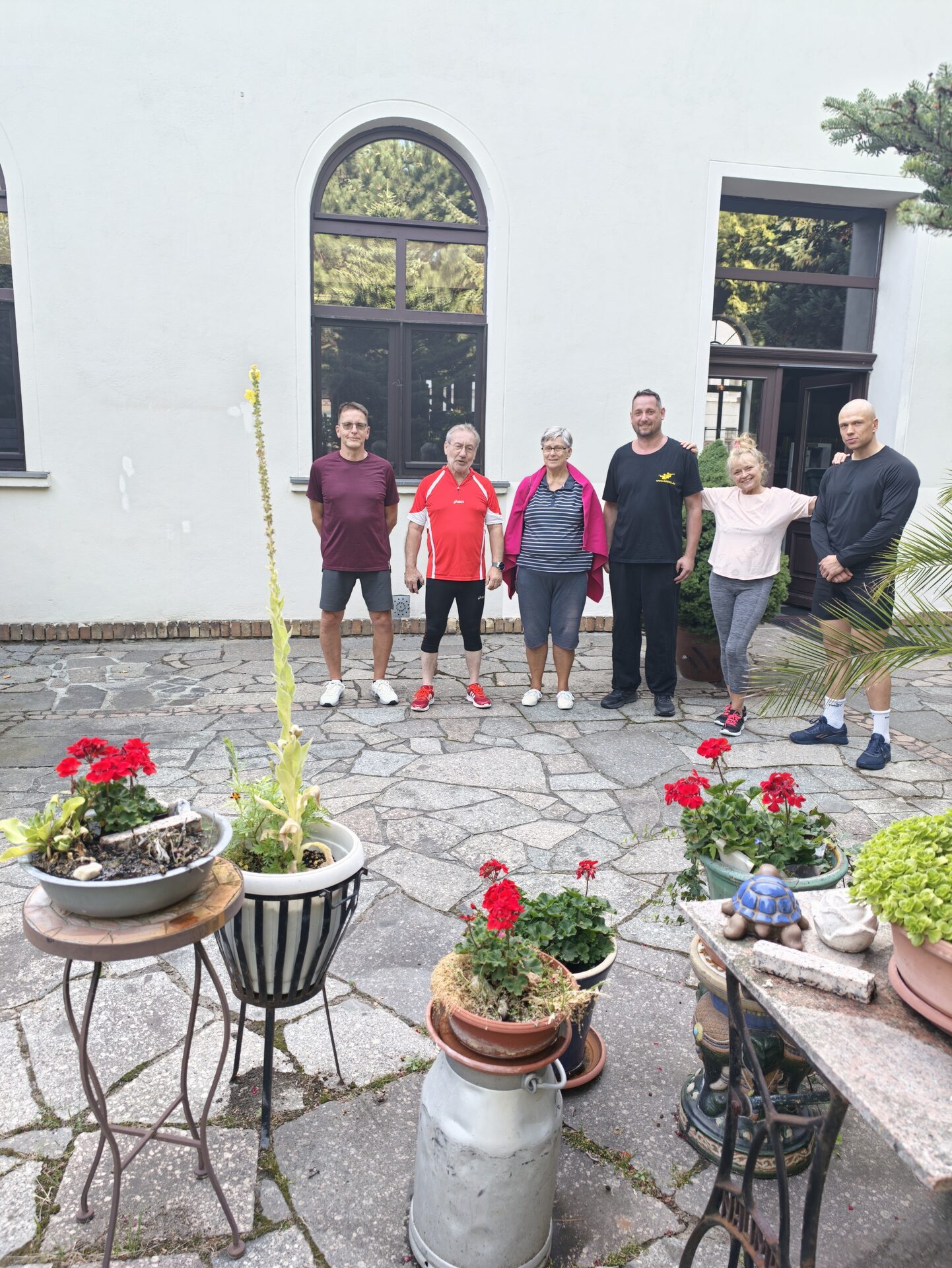 Mitglieder der Genossenschaft im Studiogarten
