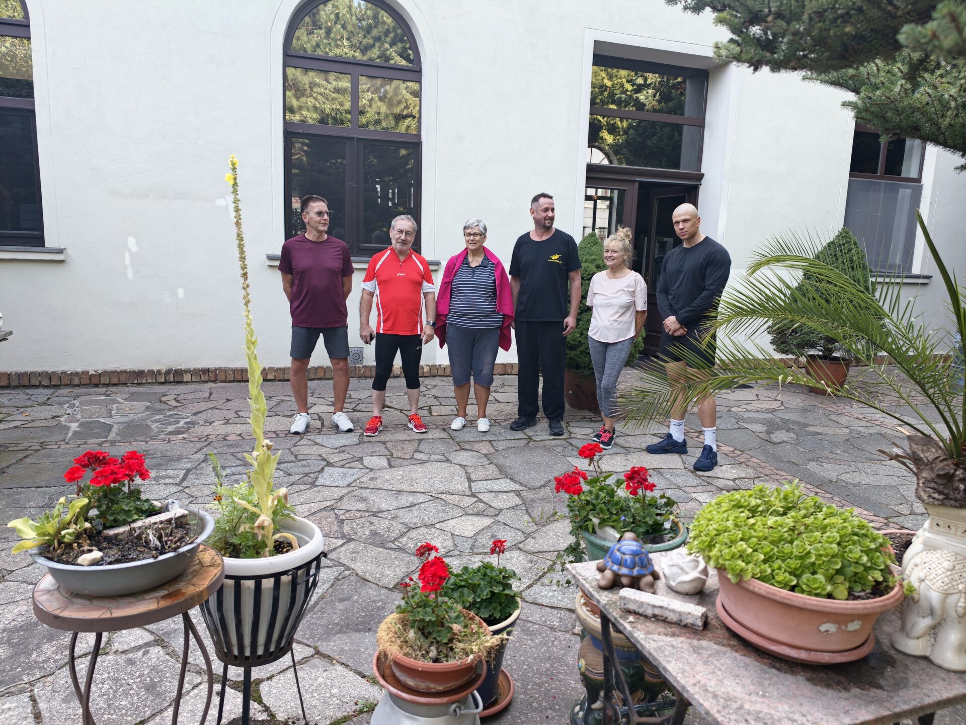 Mitglieder der Genossenschaft im Studiogarten